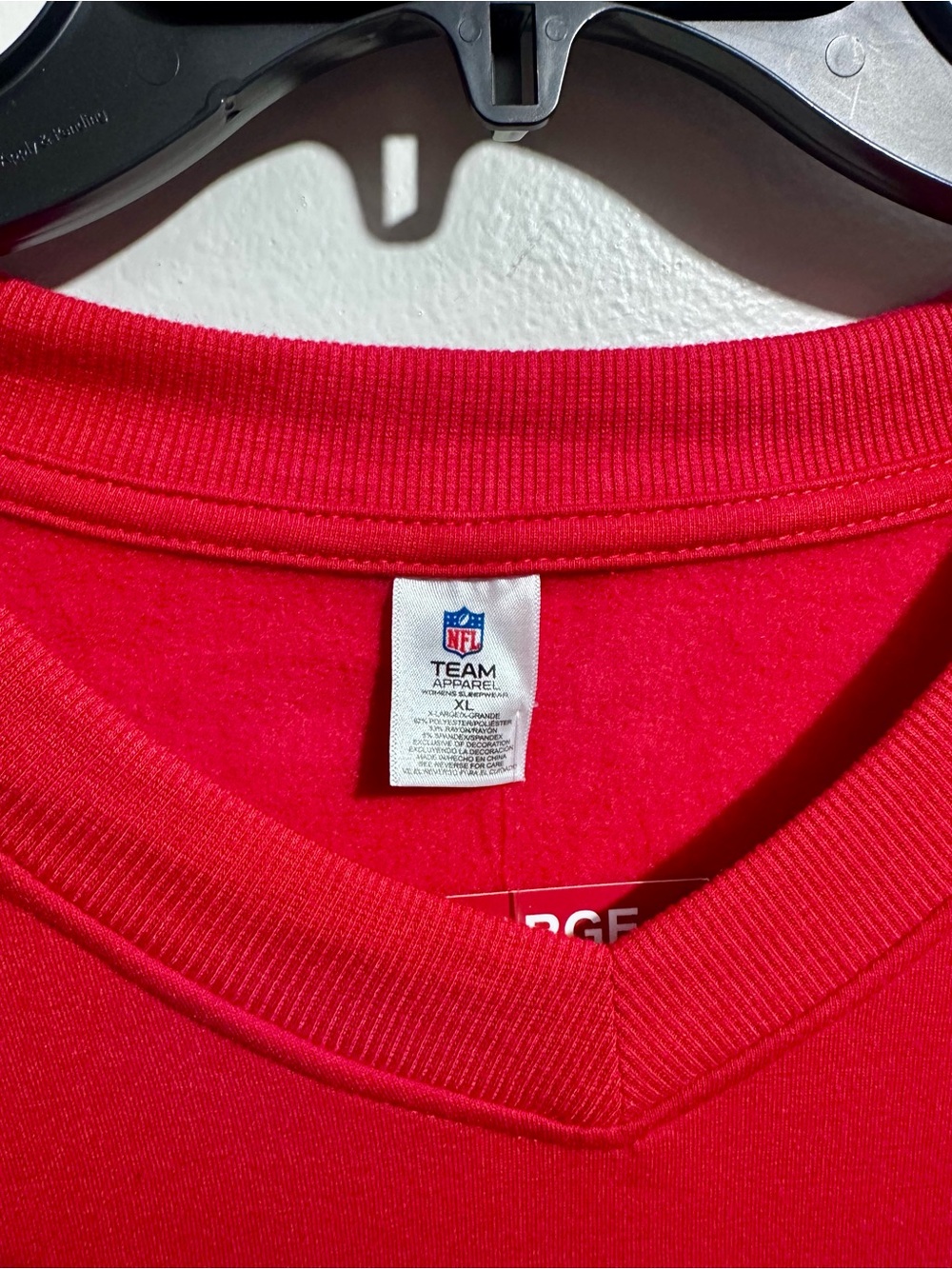 NFL Tampa Bay Buccaneers Red V-Neck Sweatshirt Size XL (1161) - Picture 4 of 6